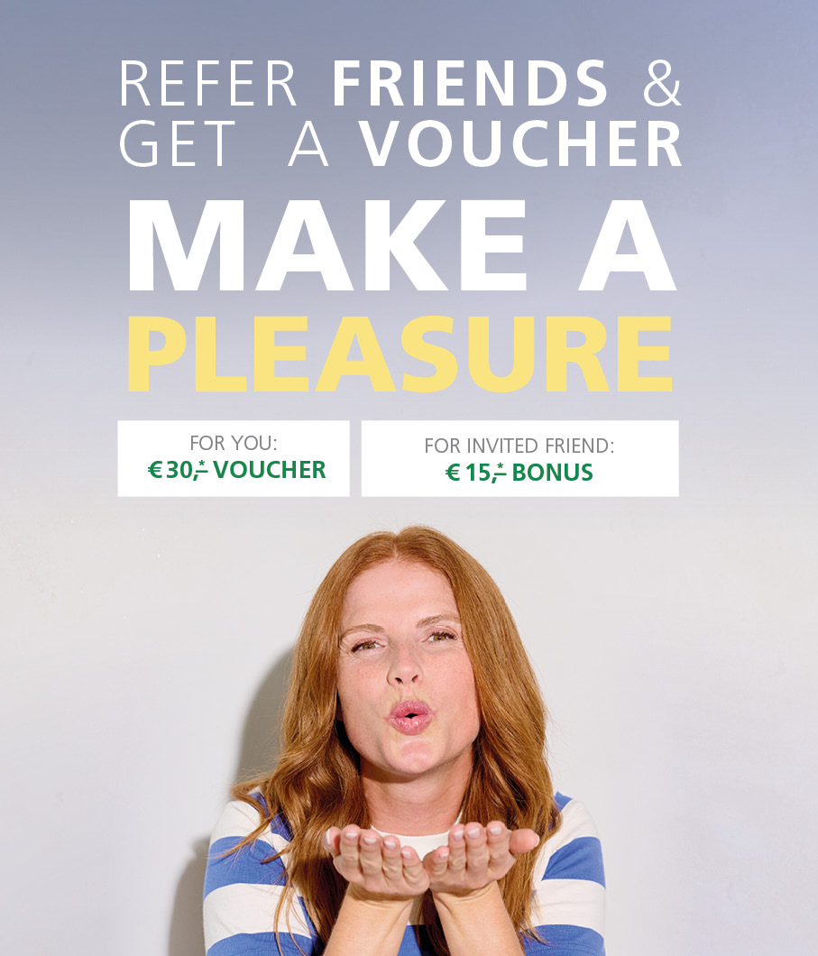 Woman blowing a kiss with text offering a €30 voucher for each friend referred and a €15 bonus for the friend.