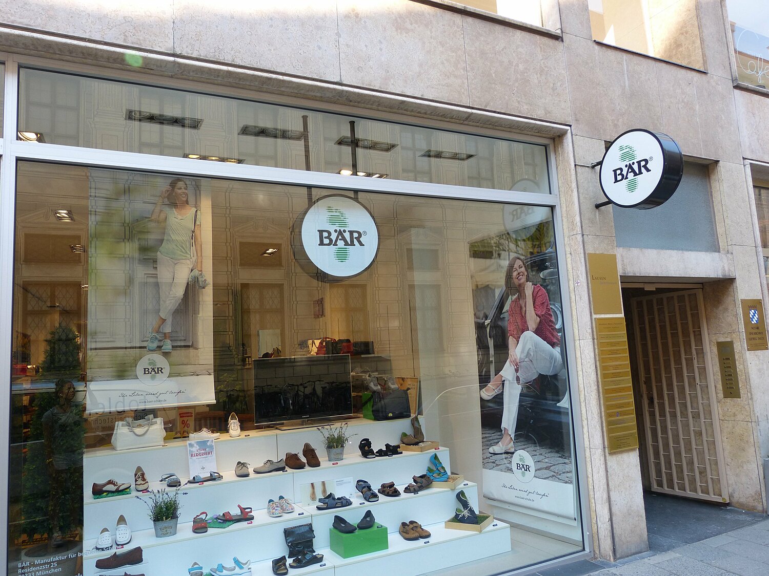 Front view of BÄR shoe store showing a variety of shoes in the window display.