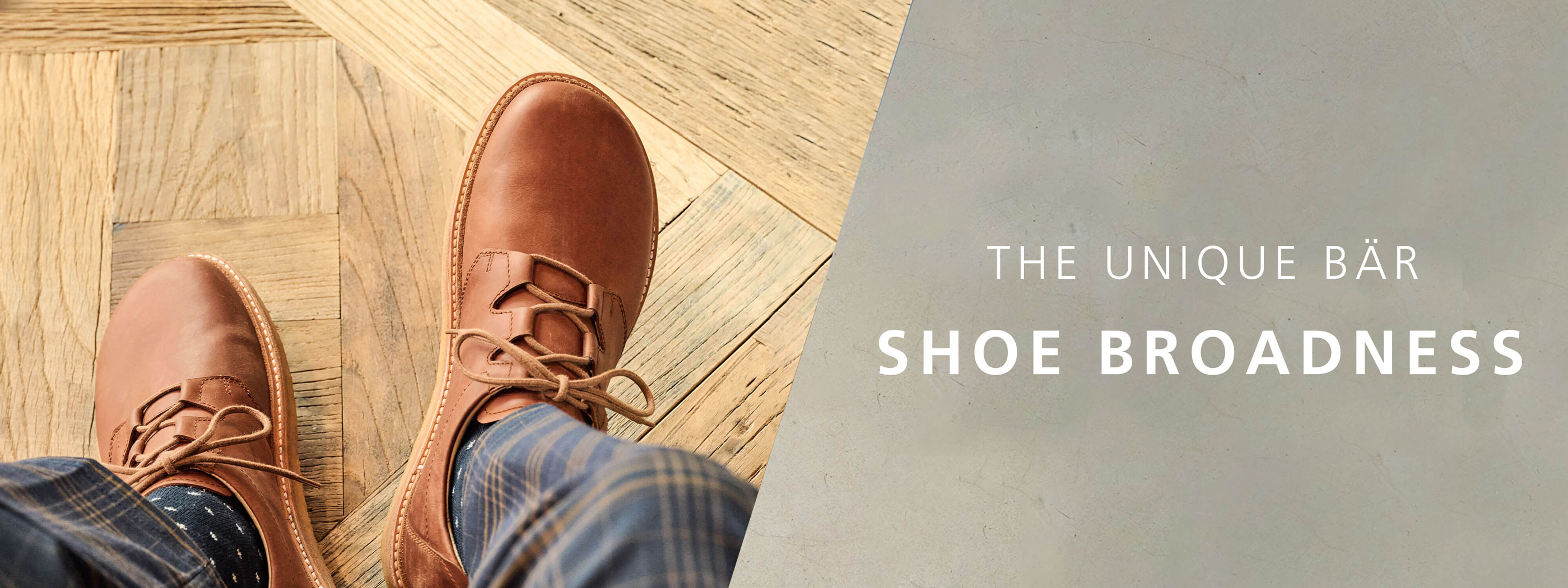 Person wearing brown leather shoes on a wooden patterned floor with focus on BÄR shoe's broad design and comfort